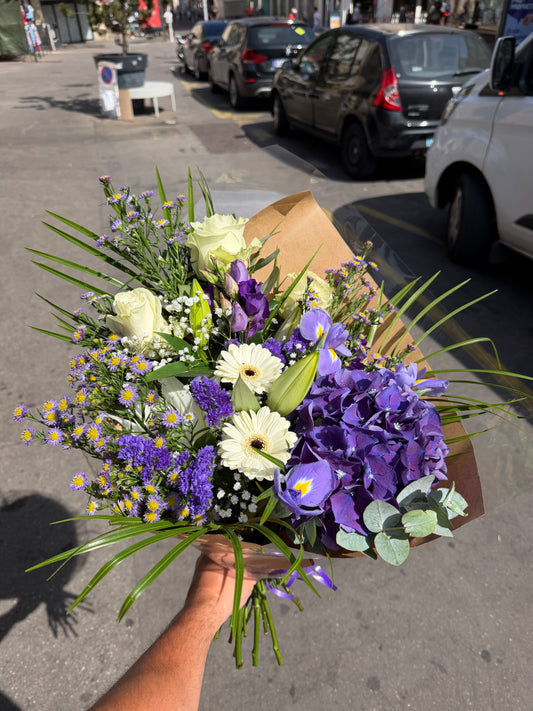 Bouquet champêtre élégant : tons blancs et violets