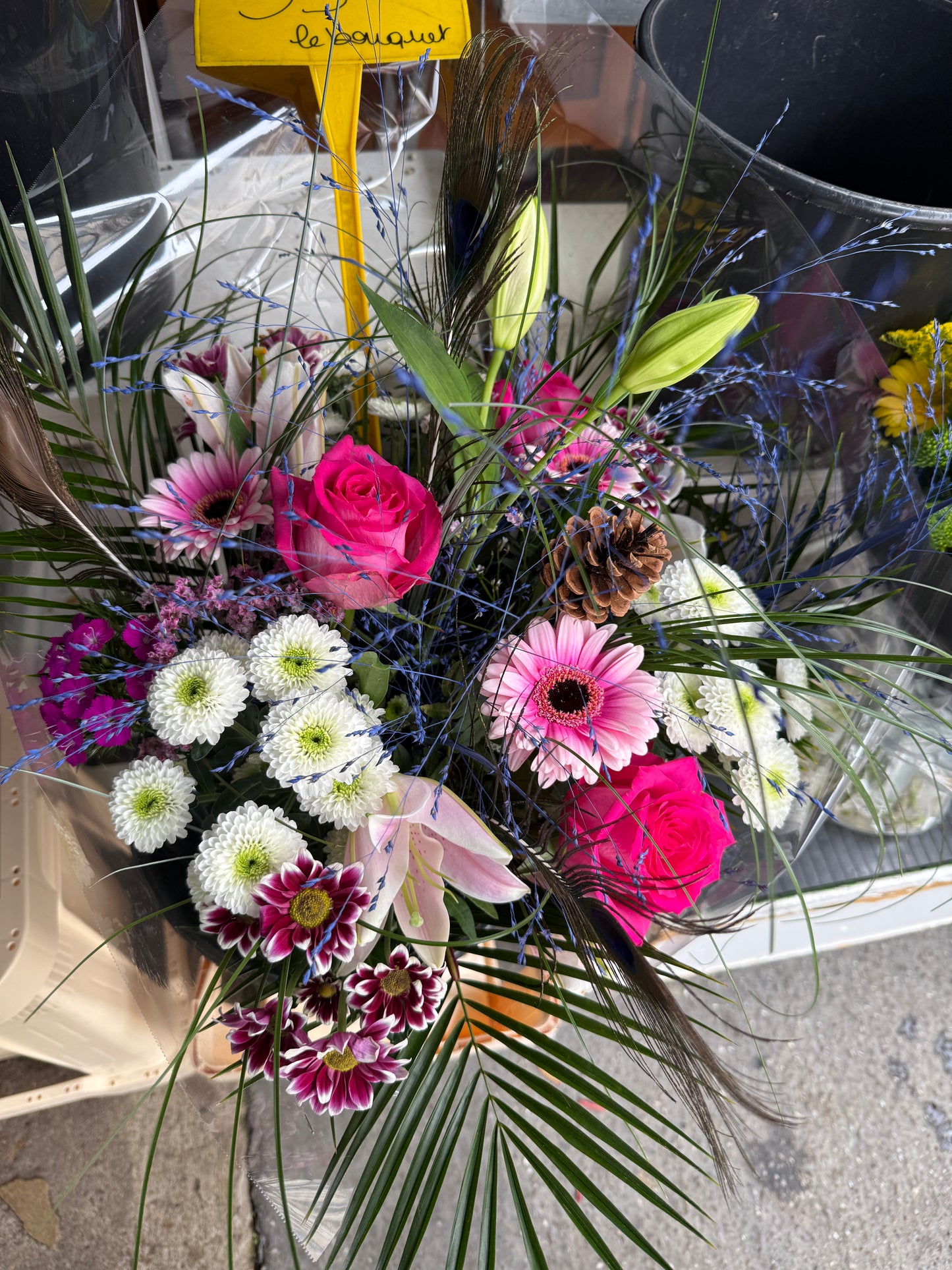 Bouquet Romance Éclatante – Roses et Fleurs Exotiques