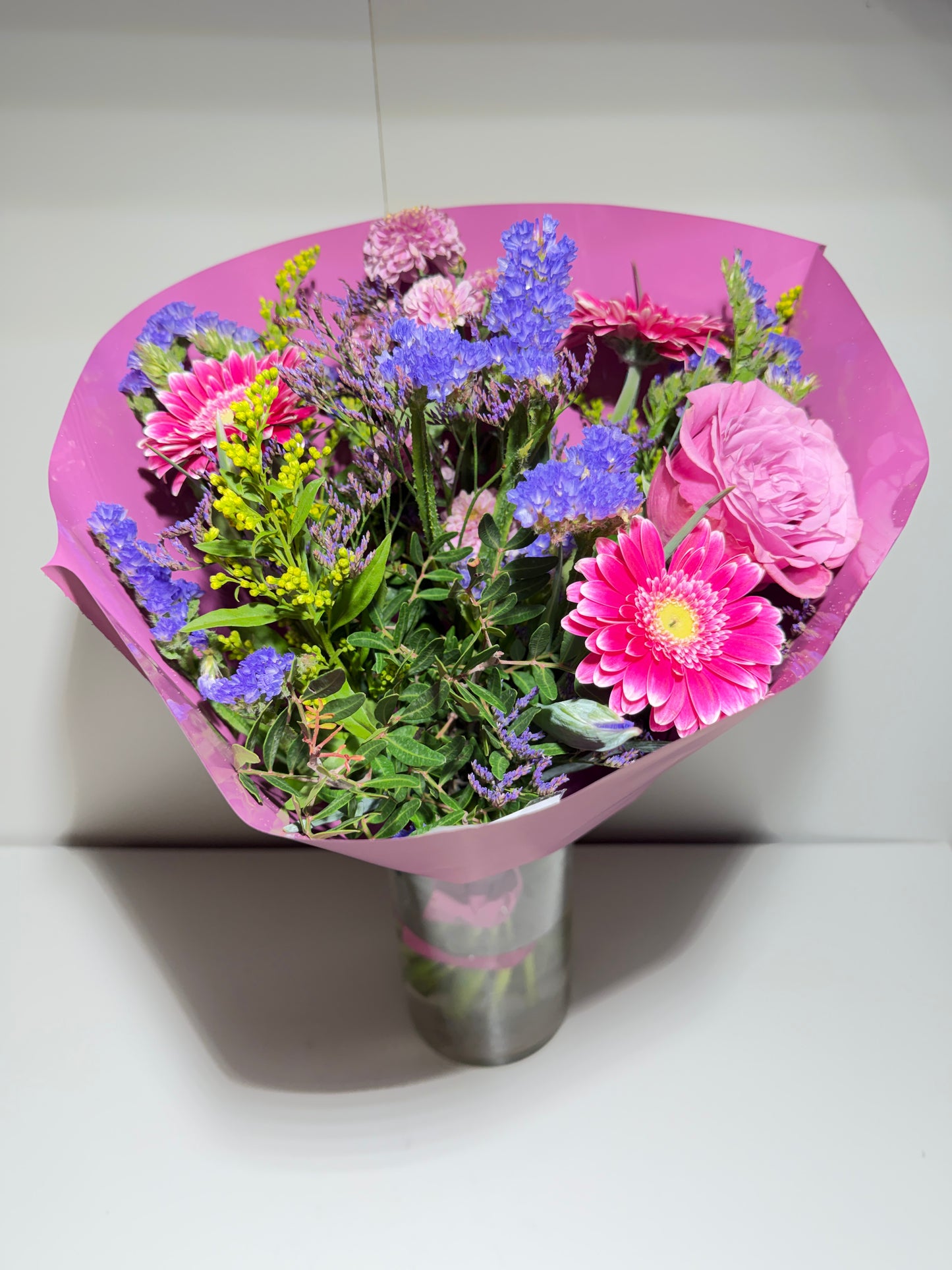 Bouquet Rond "Confettis de Bonheur" – Roses, Gerberas & Fleurs des Champs