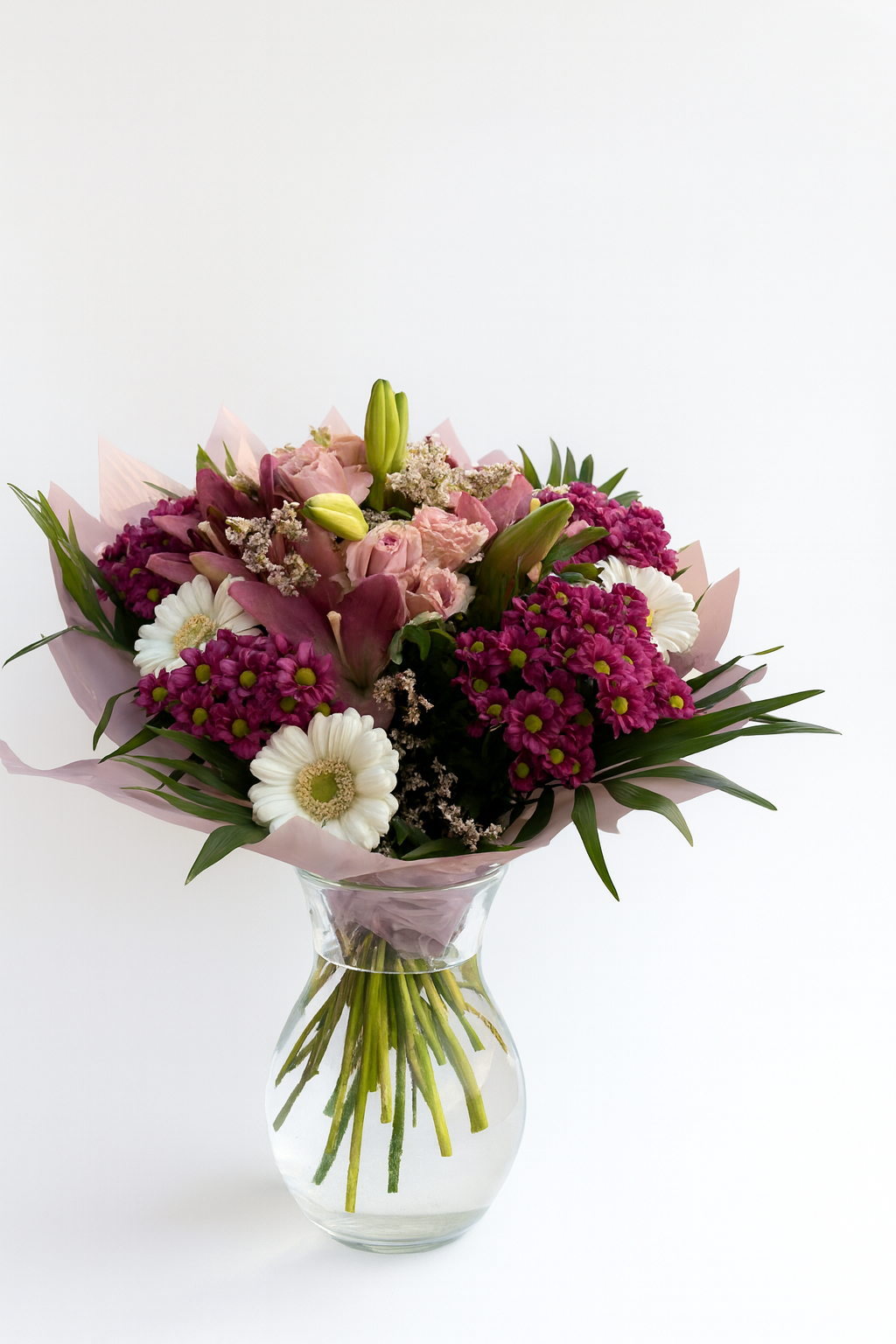 Bouquet élégances de roses et fleurs violettes