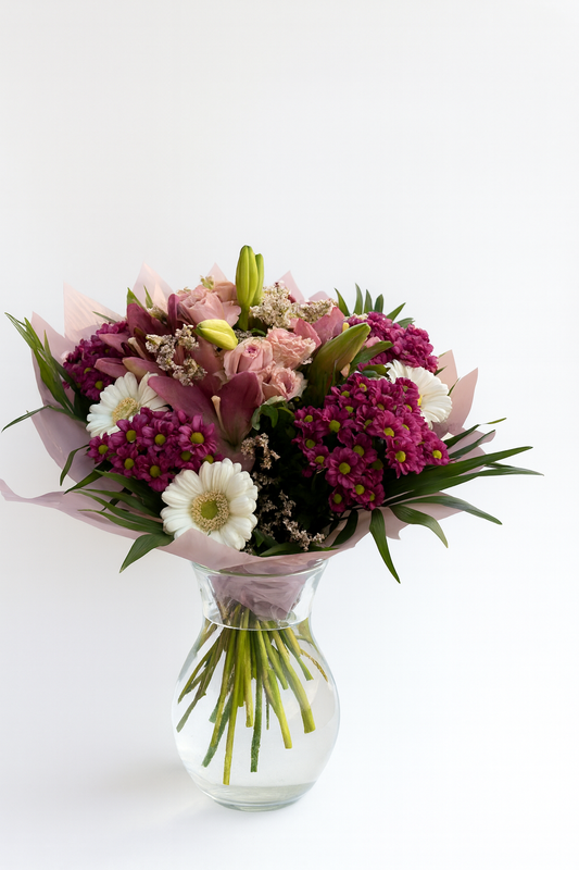Bouquet de roses roses et fleurs violettes, livraison à Nancy