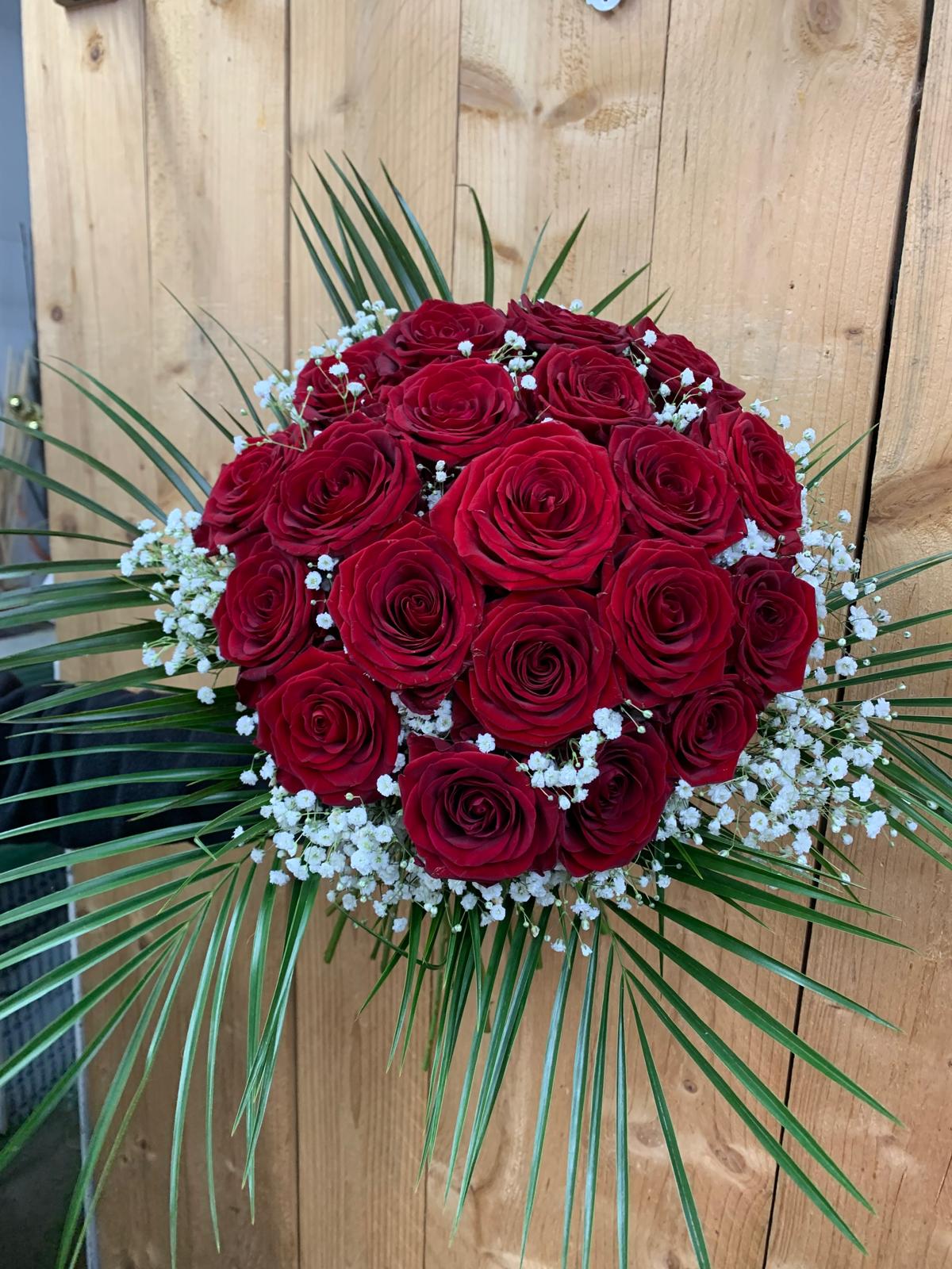 Bouquet "Passion Éternelle" (Roses Rouges & Gypsophile)