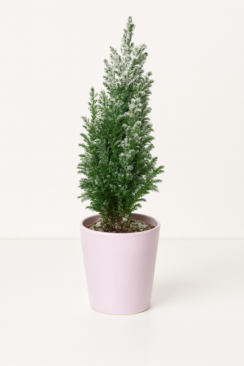 Sapin décoratif enneigé en pot rose