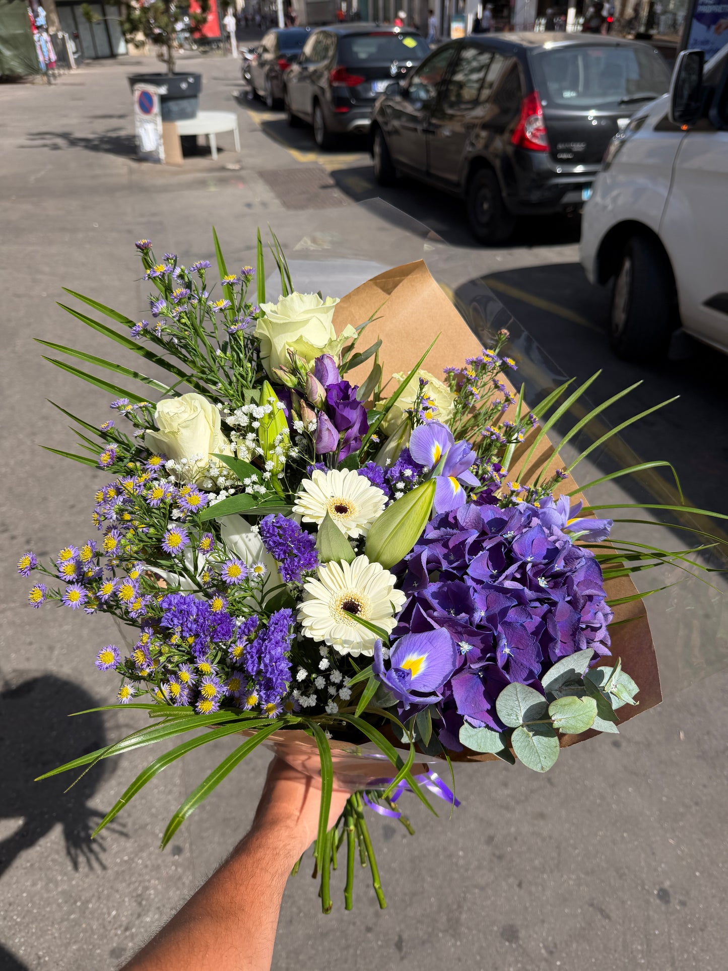 Bouquet champêtre élégant : tons blancs et violets
