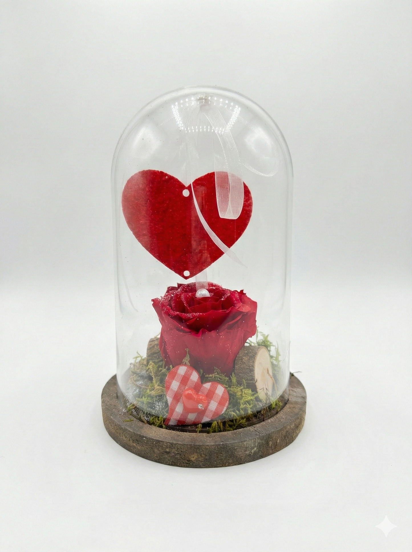 Rose Éternelle Rouge sous Cloche avec Cœurs Suspendus – Création Artisanale