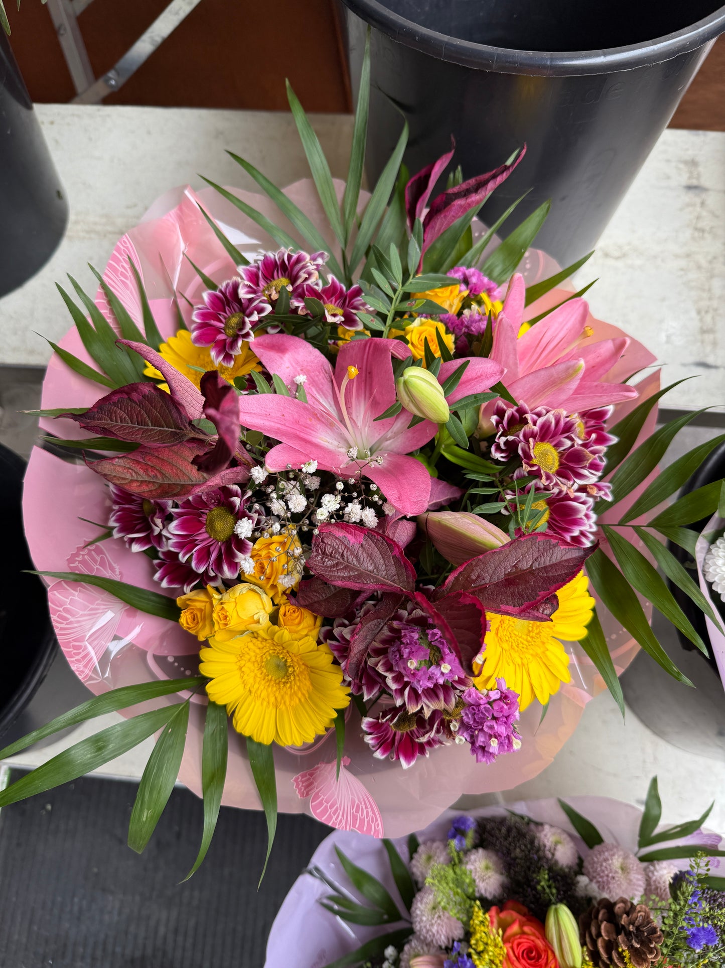 Bouquet Rayons de Soleil – Lys Roses & Fleurs Colorées