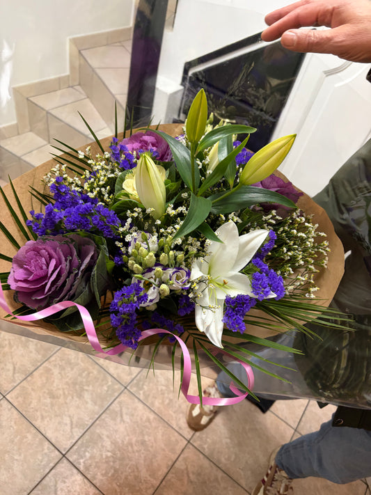 Sérénité Royale - Bouquet de fleurs fraîches Lys Blancs et Statice Violet