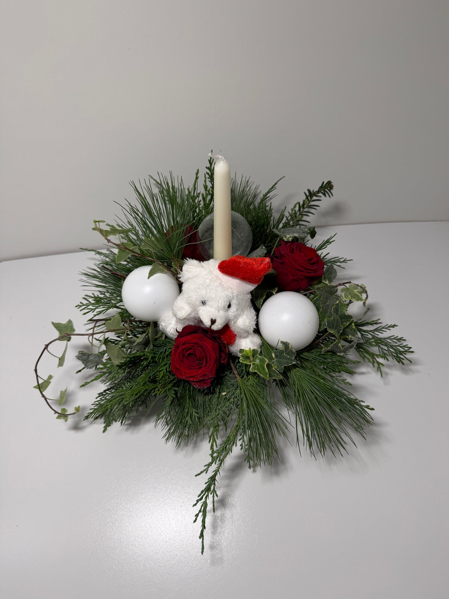 Composition florale avec ourson et bougie – Esprit Douceur