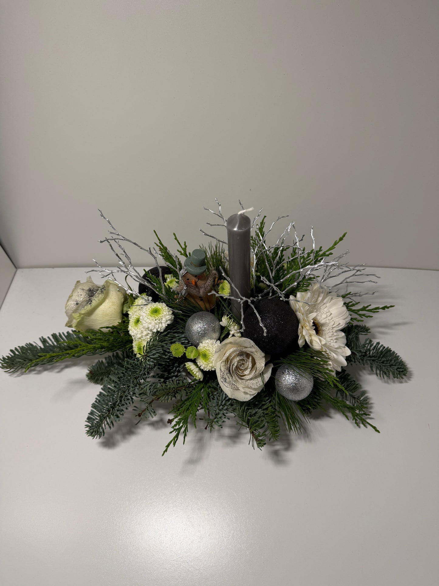 Centre de table hivernal argent & blanc