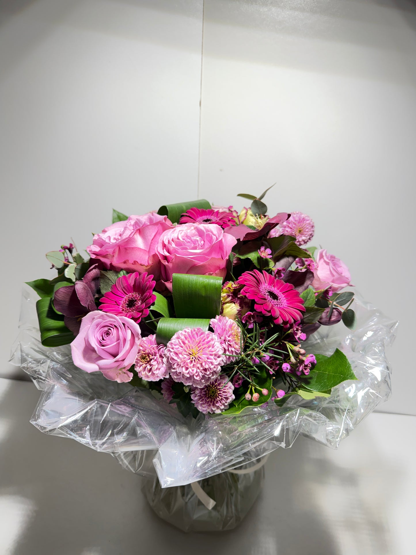 Bouquet Rond "Nuance Rosée" – Roses, Gerberas & Chrysanthèmes