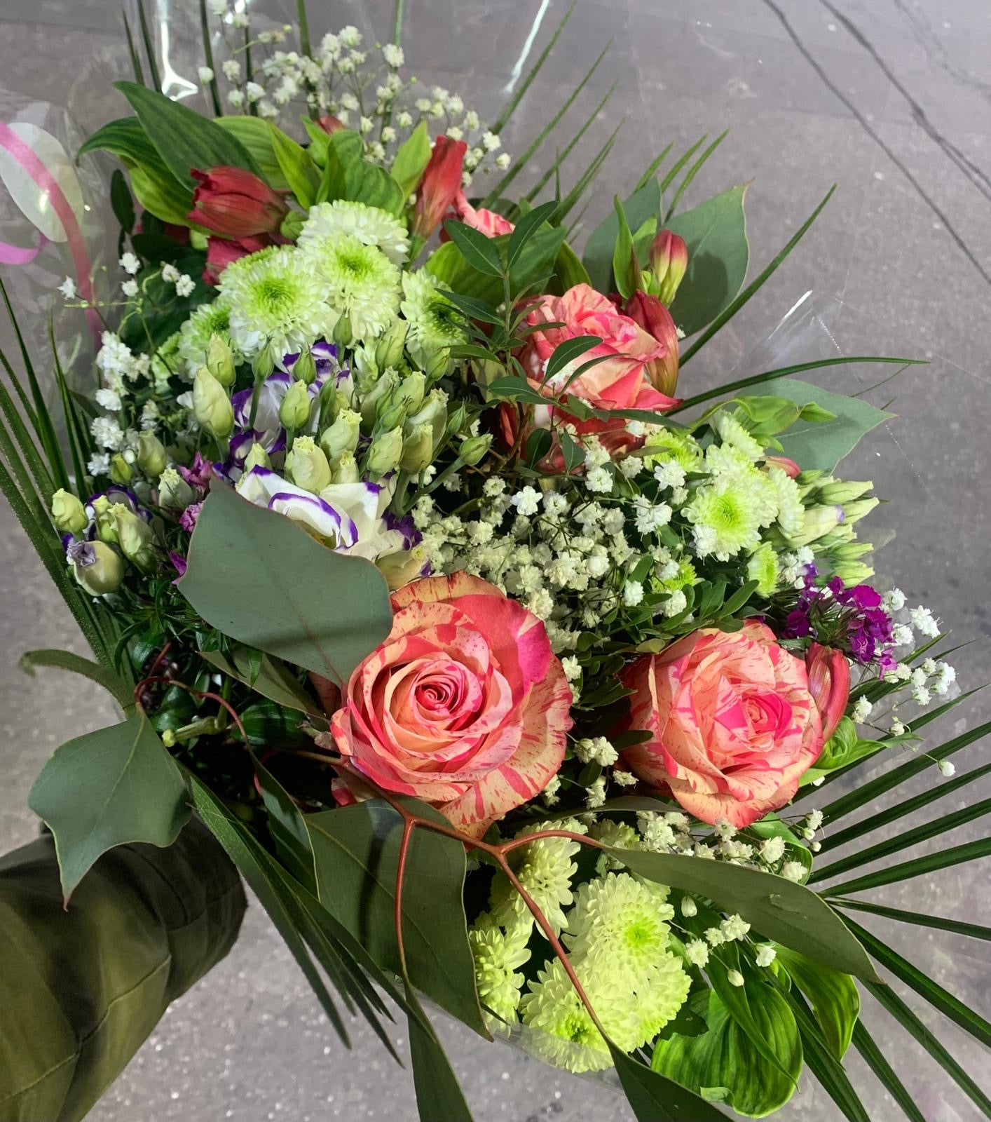 Bouquet "Éclat Graphique" (Roses Marbrées & Alstroemerias)